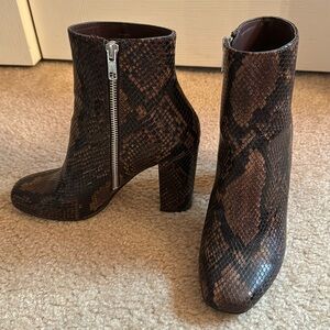 STEVE MADDEN - Snake Zip Up Boots - Size 7M